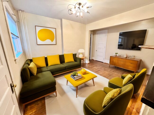 IMG_4782 - Living Room - Mid-Century Modern - 6 - Cross Apartments