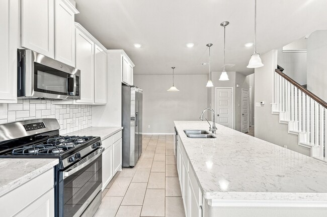 Building Photo - 7333 Hinsdale Dr