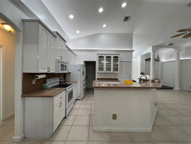 Primary Photo - 7400 SW 37 Ct