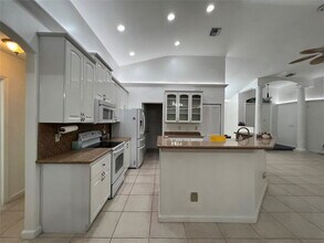 Building Photo - 7400 SW 37 Ct