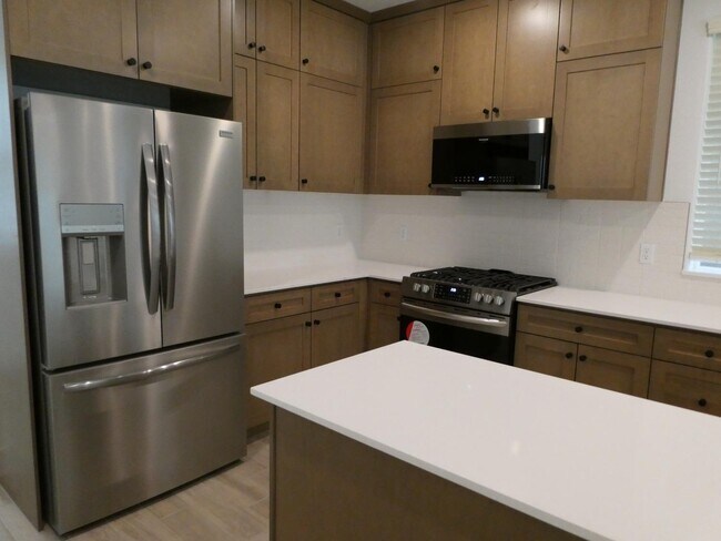 Building Photo - 2725 E Teaberry Dr