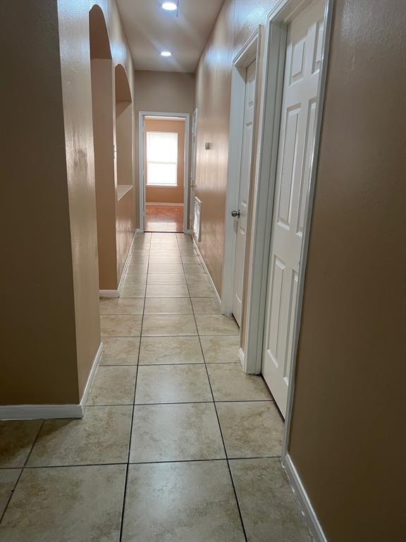 Building Photo - 9642 Weldridge Dr