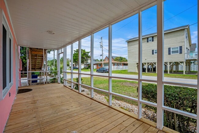 Building Photo - Pink Flamingo #1