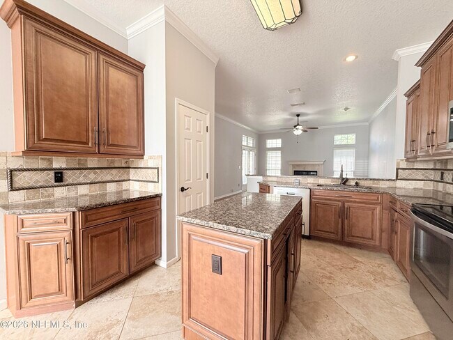 Building Photo - 11411 Kingsley Manor Way