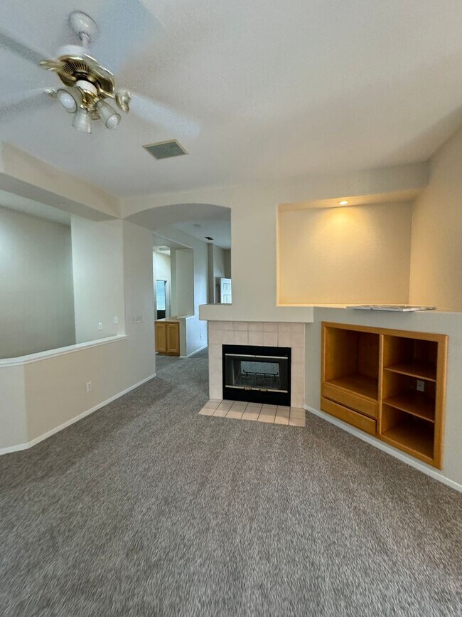 Building Photo - Roseville home with new artificial grass