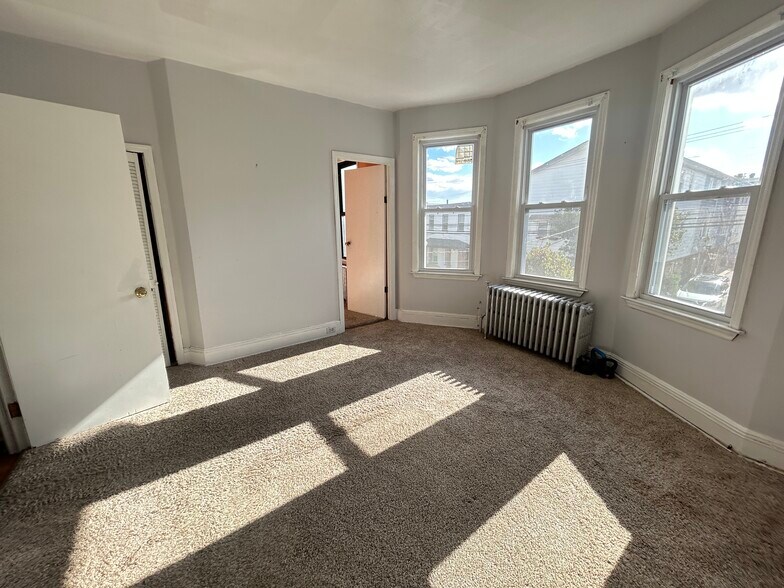 Building Photo - 318 71st St