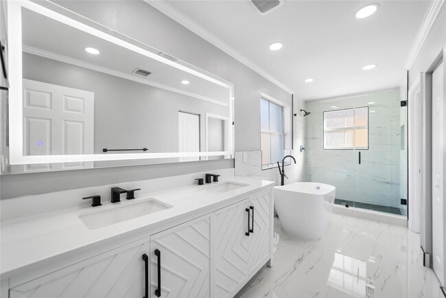 Building Photo - 15580 SW 49th Ct