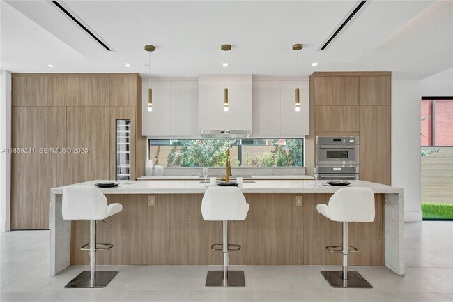 Building Photo - 1825 NE 26th Ave