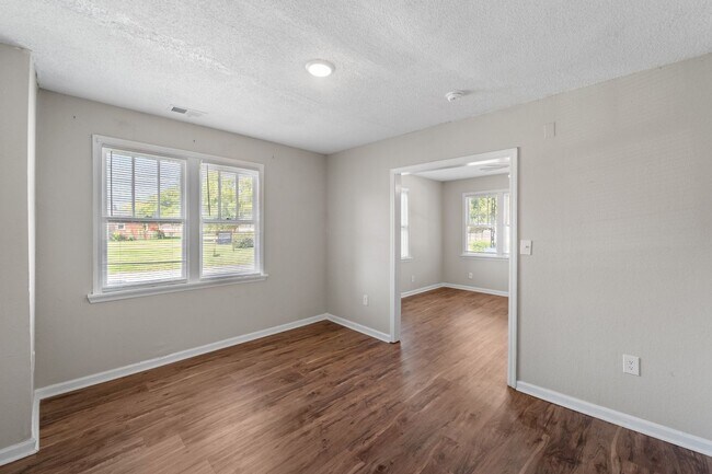 Building Photo - Bright & Stylish 3-Bedroom Home Near Downtown Savannah