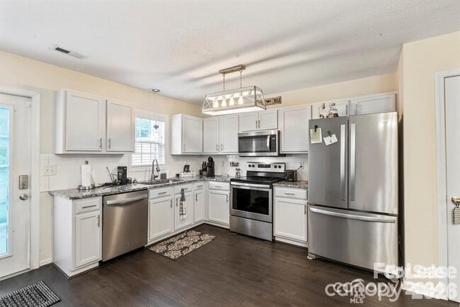 Building Photo - 128 Locomotive Ln