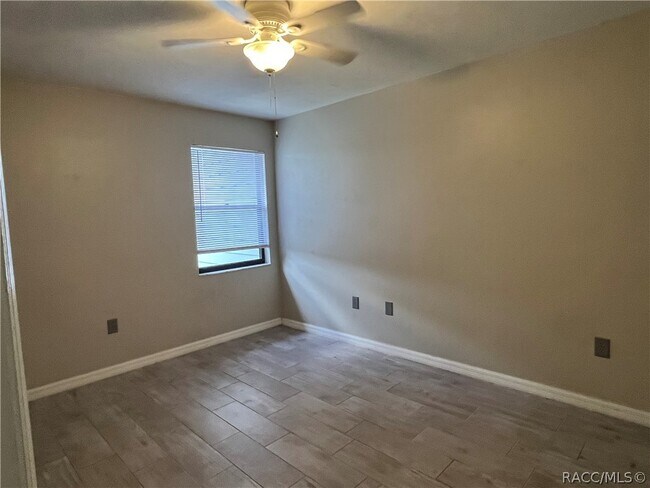 Building Photo - 600 E Gilchrist Ct