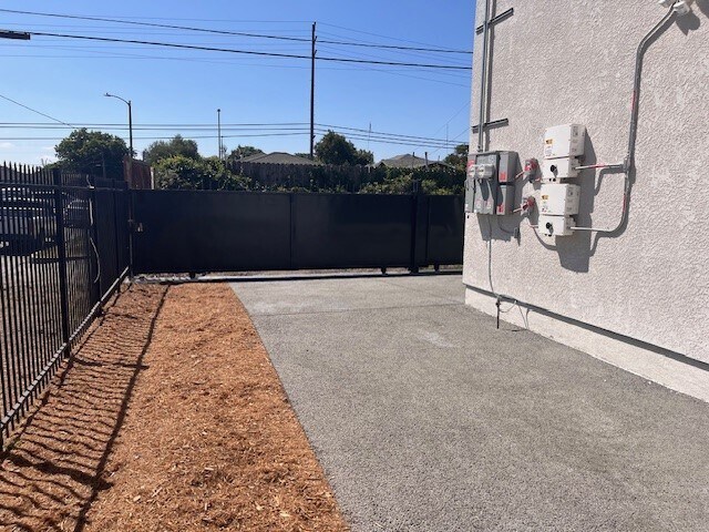 Building Photo - 154 E 99th St