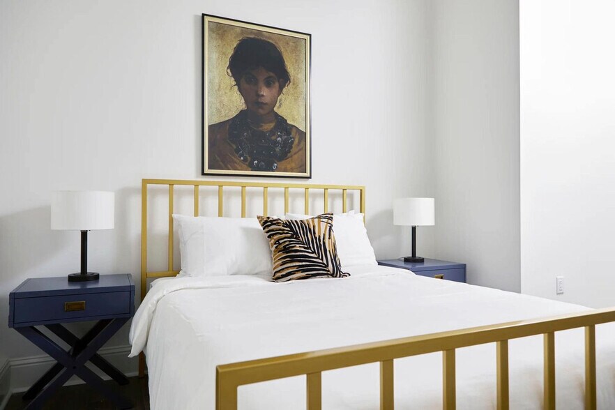 Building Photo - 800 Gravier St