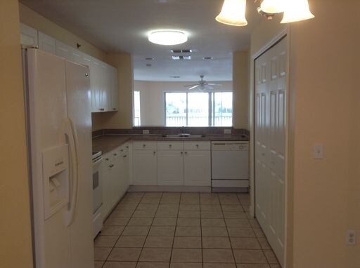 Building Photo - 2623 Emerald Lake Ct