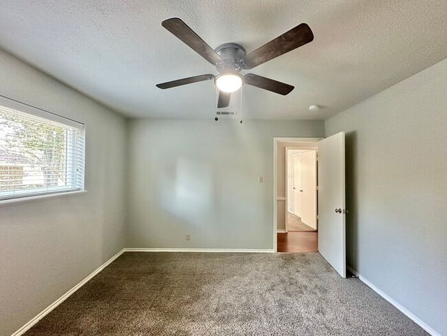 Building Photo - Beautiful 4 Bedroom 2 Bathroom home in Tyler!