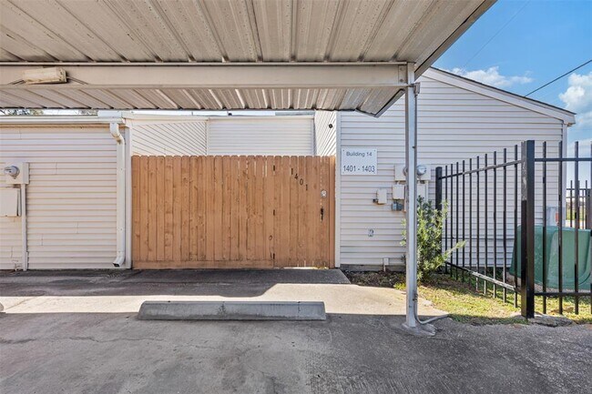 Building Photo - 6401 Deihl Rd