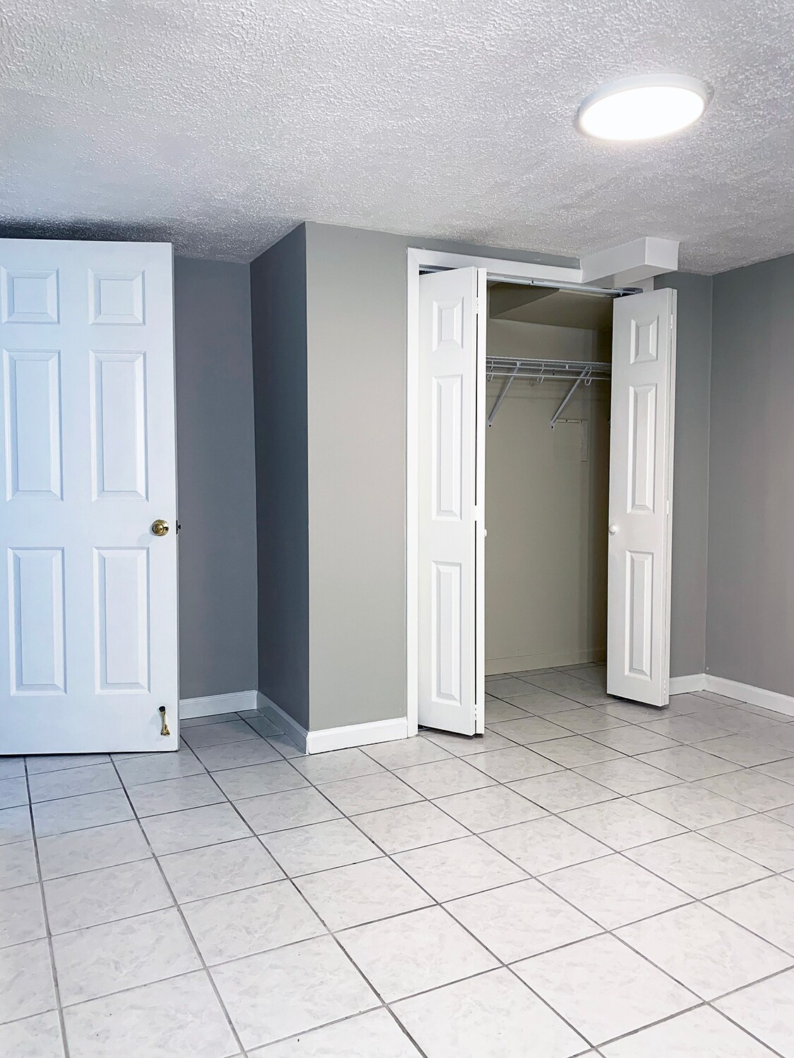 Building Photo - 353 Hillside St