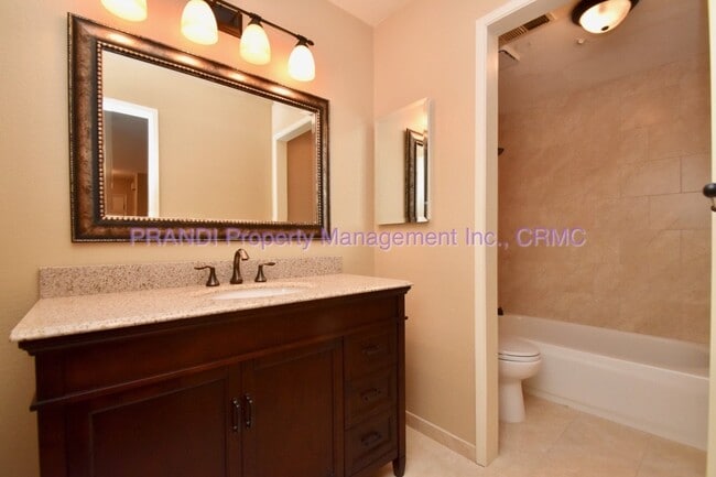 Building Photo - Lovely 3-Bedroom Townhouse in Desirable Pa...