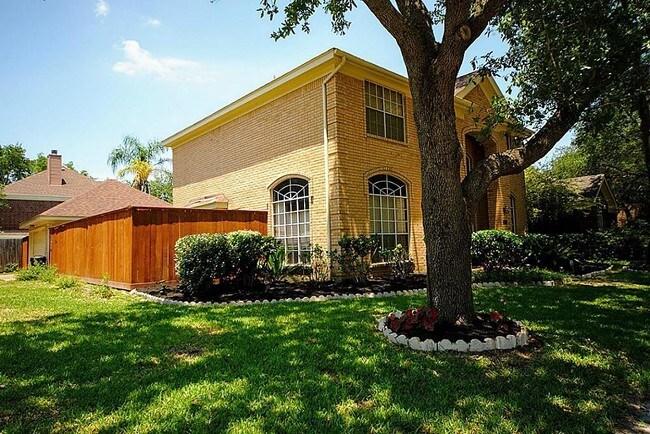 Building Photo - 14218 Swallowfield Dr