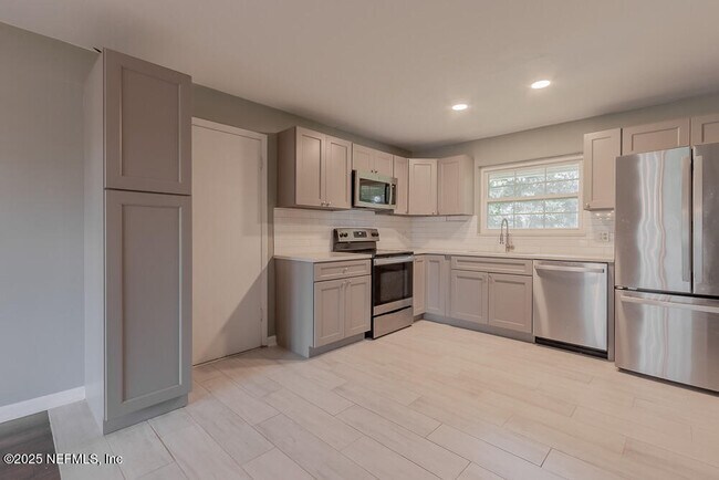 Building Photo - 5044 Somersby Rd