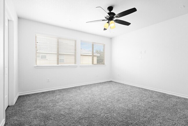 Building Photo - 2831 Elm Tree Park