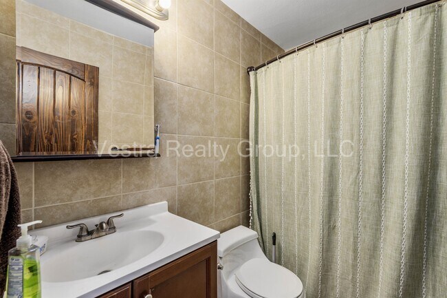 Building Photo - 2157 Maples Pl