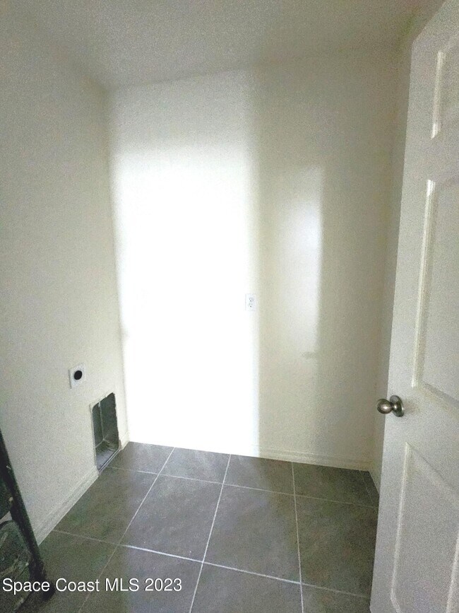 Building Photo - 4925 Amasa Cir