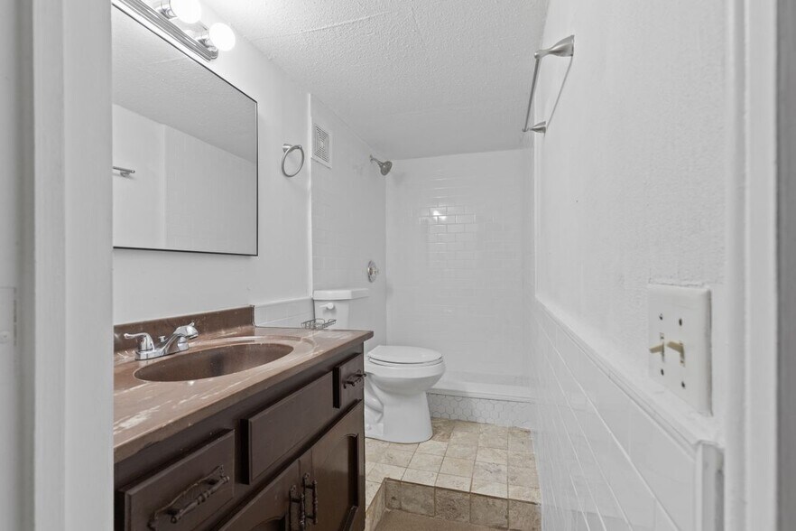 Building Photo - 366 E Post Oak Crossing SW