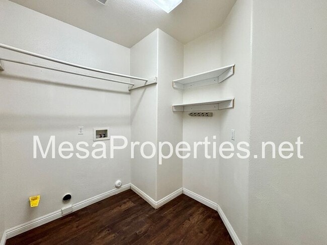 Building Photo - 12261 Luna Rd