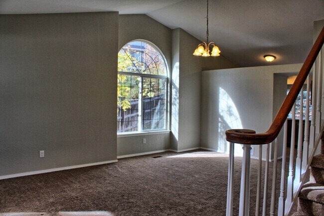 Building Photo - 4 bed 3 bath Stonegate home across from park