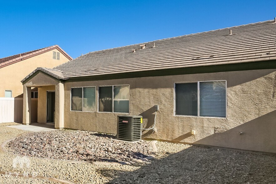 Building Photo - 3375 Wasatch Cedars St