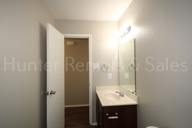 Building Photo - Modern Comfort in Meadows of Trimmier