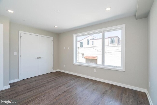Building Photo - 1436 Clymer St