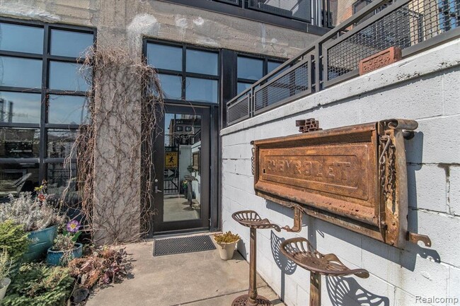 Building Photo - 460 W Canfield St