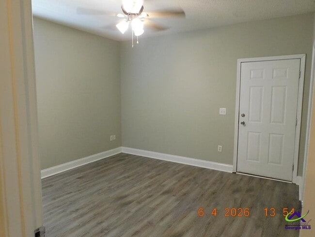 Building Photo - 408 Club Villa Court