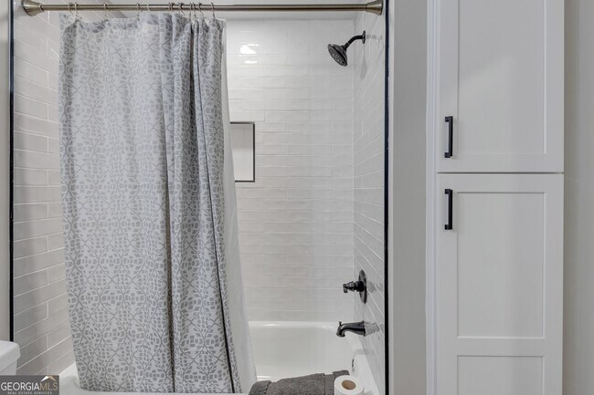 Building Photo - 155 Parkview Dr SE