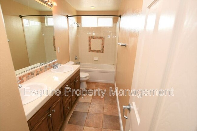 Building Photo - 621 Riviera Ct