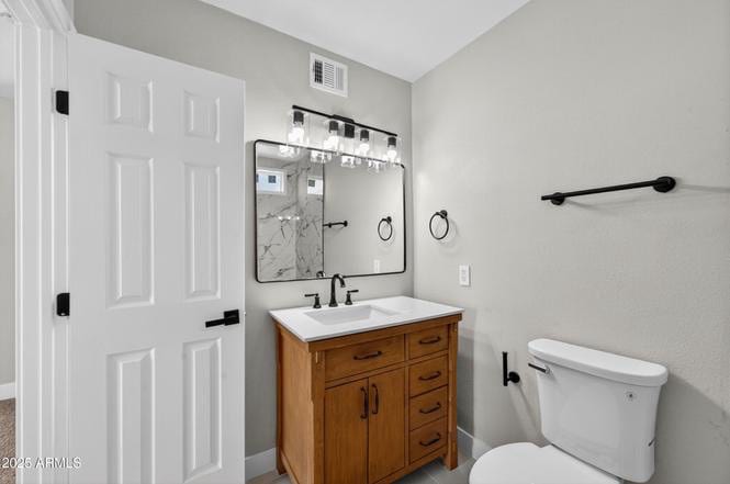 Building Photo - 5039 W Vernon Ave