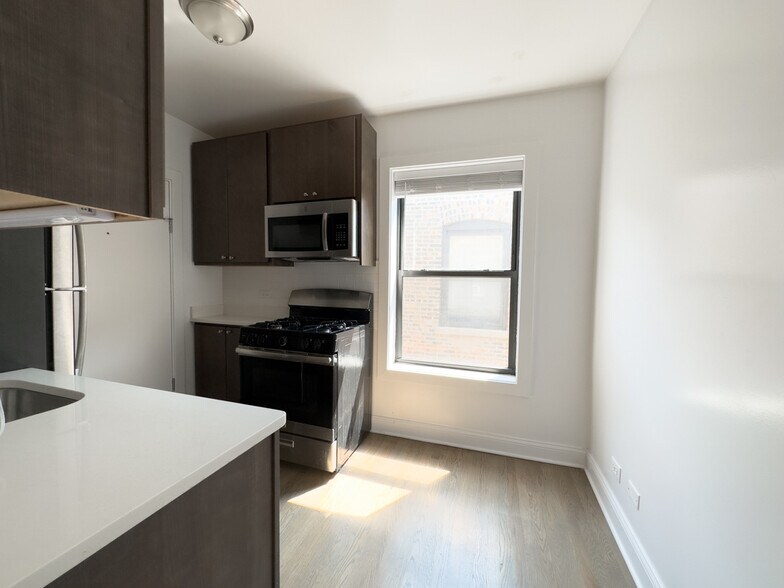 Building Photo - 2641 N Spaulding Ave