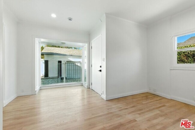 Building Photo - 4640 Laurelgrove Ave