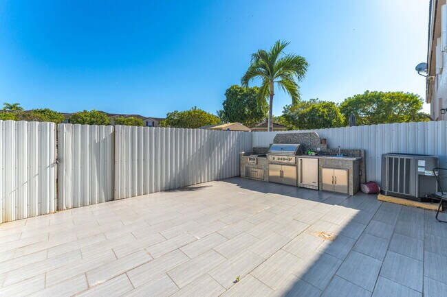 Building Photo - 851 SW 154th Path