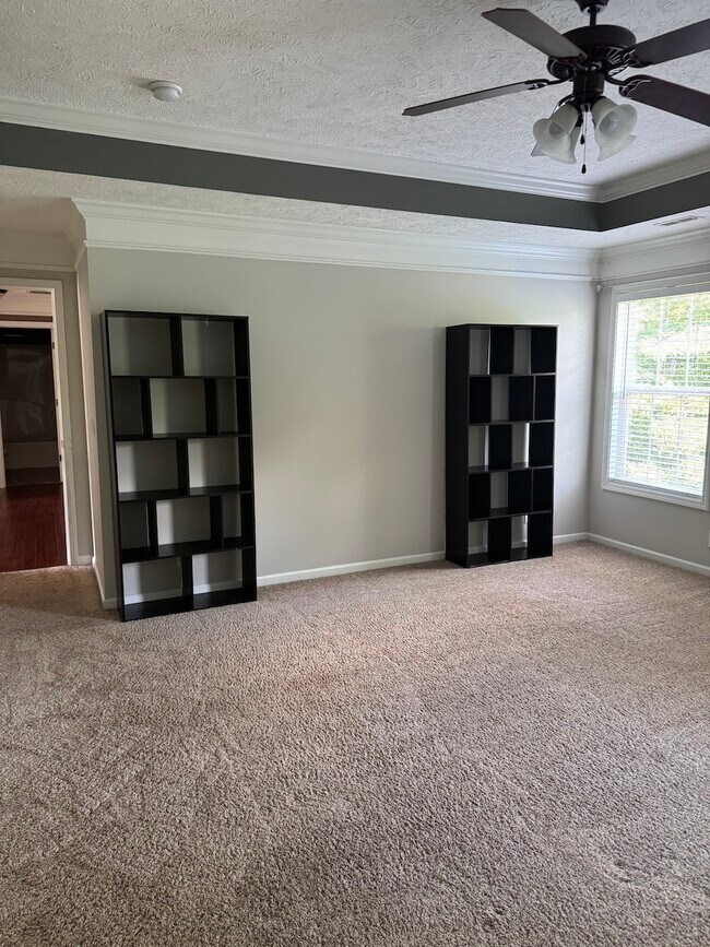 Building Photo - 652 Winding Bluff Way