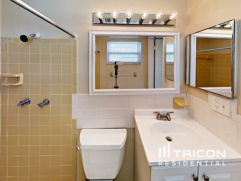 Building Photo - 3679 Rockaway Dr