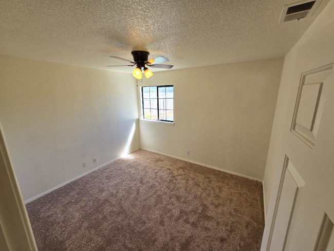 Building Photo - 652 Shady Ln