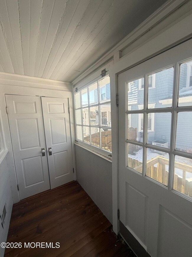 Building Photo - 511 4th Ave