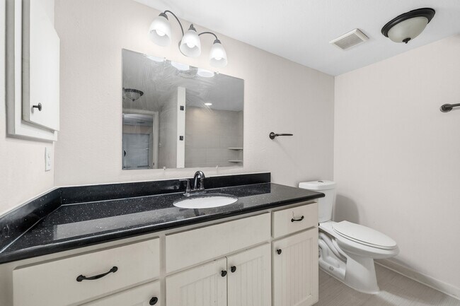 Building Photo - 13619 Braeswest Dr