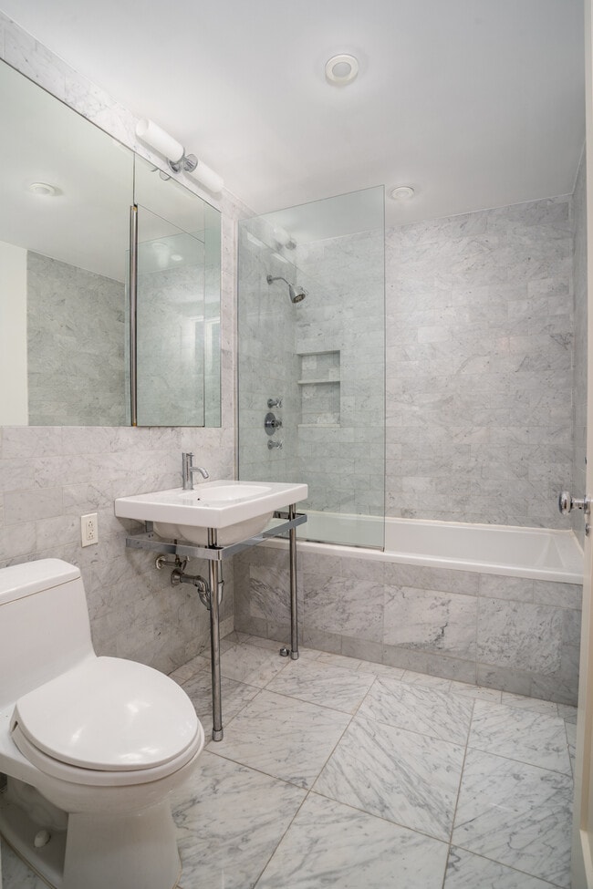 Building Photo - 110 Central Park S