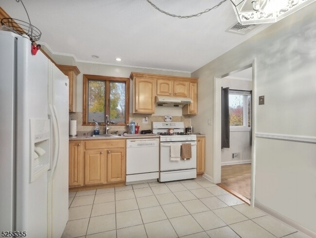 Building Photo - 69 Intervale Rd