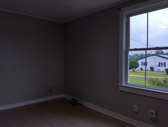 Building Photo - Adorable farmhouse ready for new long term tenants!  Available Now