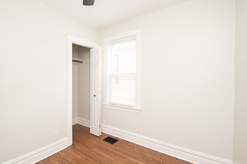 Building Photo - 2630 W Medill Ave